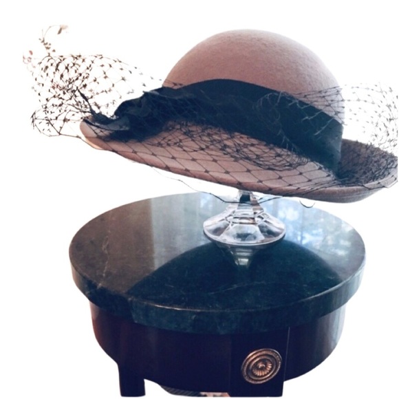 Vintage Gray 100% Virgin Wool Hat with Black Netting Veil - Picture 2 of 4